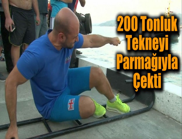 200 Tonluk Tekneyi Parmağıyla Çekti