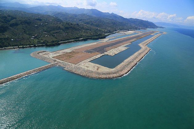 Deniz üzerindeki havalimanında taşınan yolcu 1.5 milyonu geçti