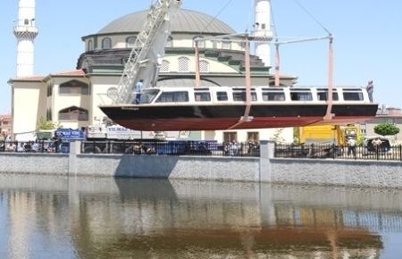 48 Yolcu Kapasiteli Gemi Akarçay'a İndirildi