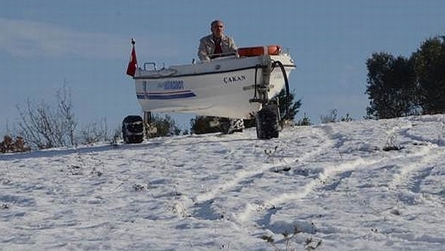 Kar üzerinde &#34;tekne&#34; gezintisi