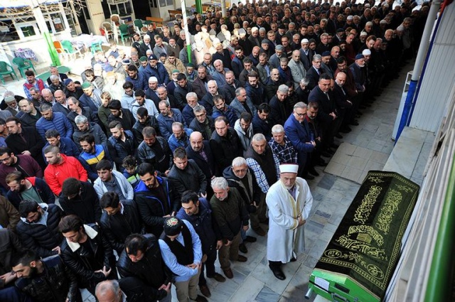 Cesedi Kaybolmasın Diye Kendisini İple Yatağa Bağladı