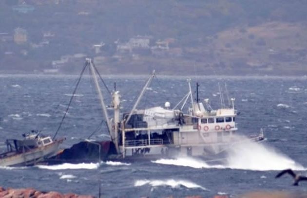 Bandırmadaki fırtına denizcilere zor saatler yaşattı