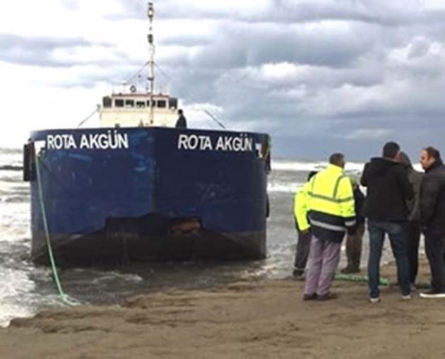 'Rota Akgün' Adlı Tarama Gemisi Kıyıya Oturdu