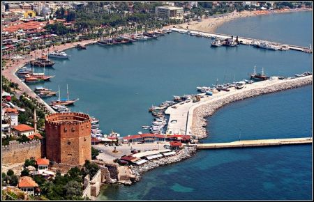 Alanya ya Denizden Turist Yağıyor