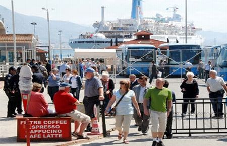 Alanya'ya sezonun ilk gemisi geldi 