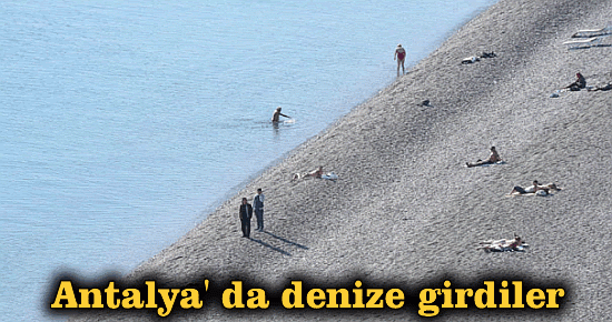 Antalya' da denize girdiler