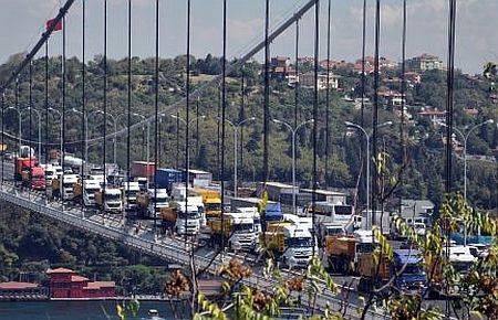 Bakan Yıldırım'dan Kamyonculara sert tepki! 