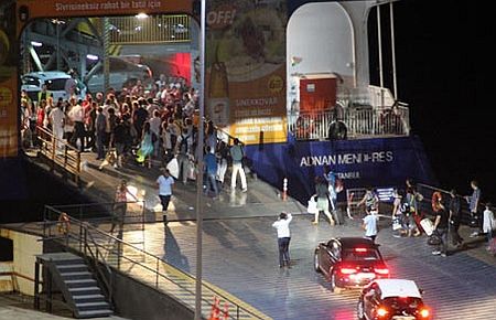 Bandırma Feribotuna polis müdahalesi