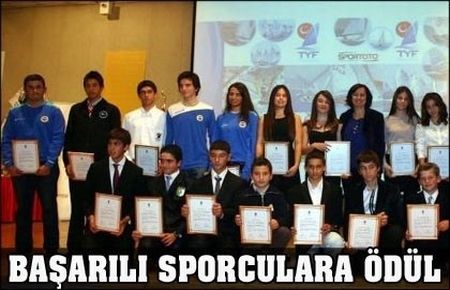 Başarılı sporculara ödül