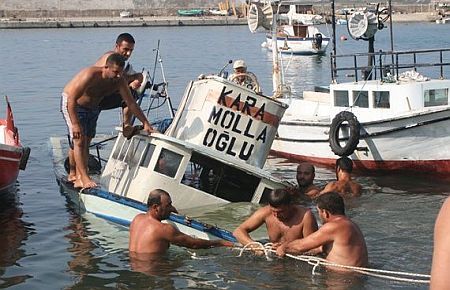 Batan Tekneyi Balıkçılar Çıkardı