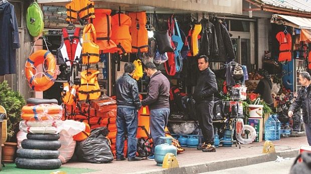 Ölüm yelekleri İstanbul'da