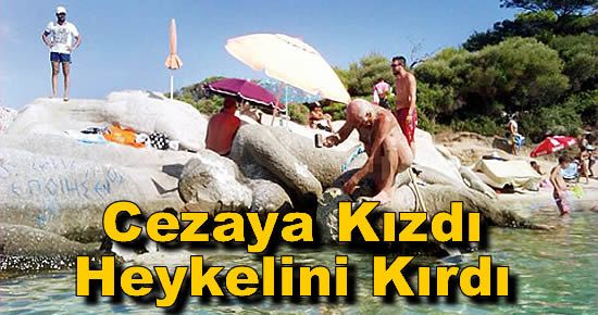 Cezaya Kızdı Heykelini Kırdı