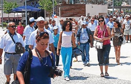 Feribotla gelen turiste alışveriş veresiye