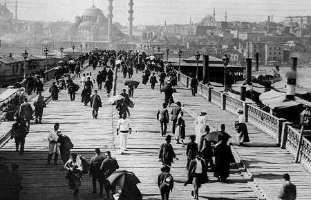 Galata Köprüsü 102 yıl önce bu gün açıldı