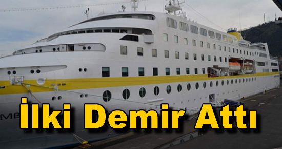 İlk gemi limana demir attı