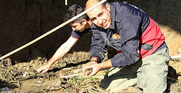 İtfaiye, balıkları hayata döndürdü