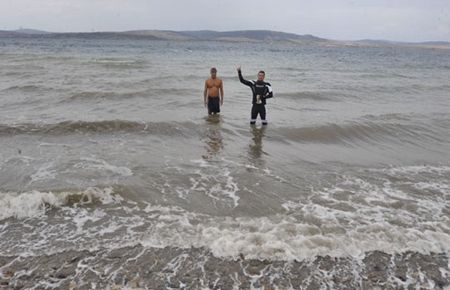 Lodosa Rağmen Cumhuriyet İçin Denize Girdi