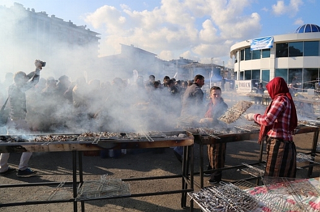 Rize Belediyesi'nden 2. Hamsi Şöleni