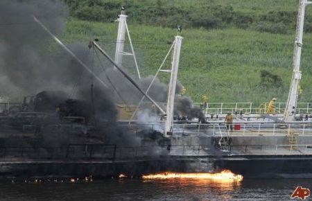 Petrol Tankeri, Kuruyük gemisi ile çarpıştı