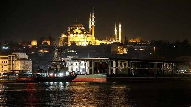 Karaköy'ün Yeni İskelesi Haliç'e Çekildi