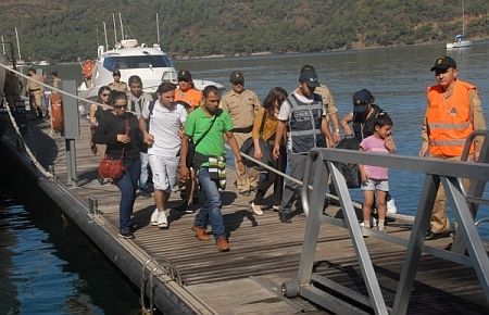 Turist Kılığında 11 Kaçak Göçmen Yakalandı