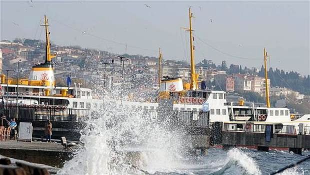 Lodos İstanbul'u uçuruyor