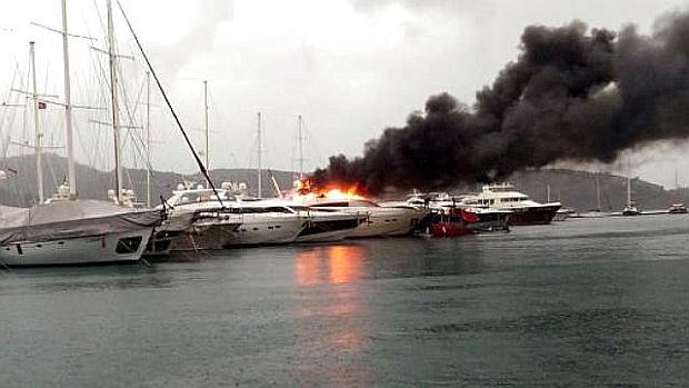 Fethiye'de Marinada Lüks Yat Yandı