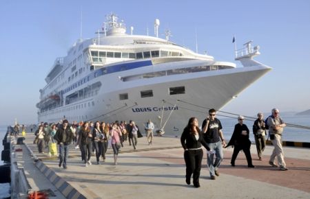 Yunanistan'dan Türk Gemileriye Çalışmayın Baskısı